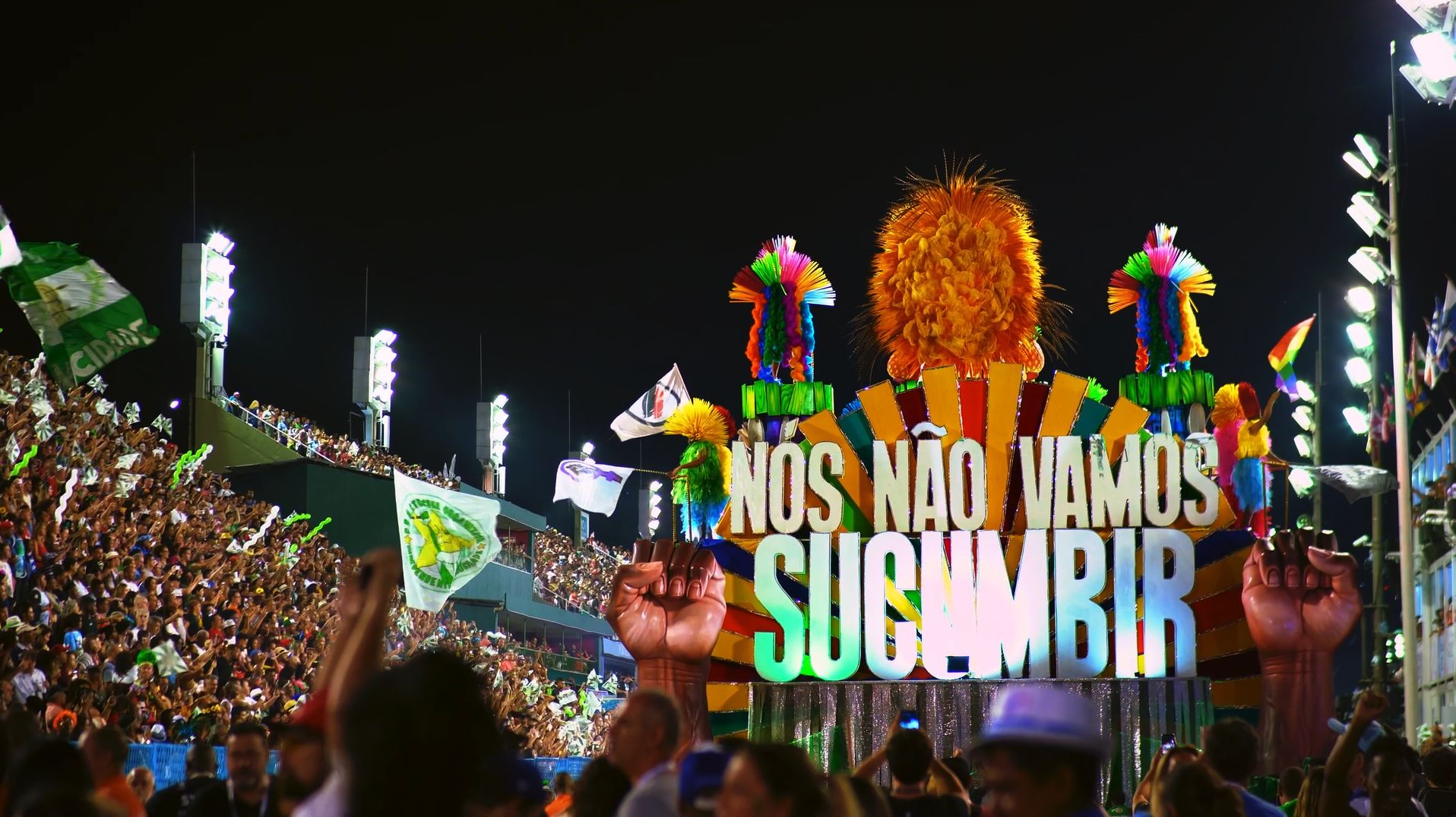 Não Vamos Sucumbir’, documentário de Miguel Przewodowski, sobre os desfiles das escolas de samba cariocas, chega hoje (19) aos cinemas da cidade