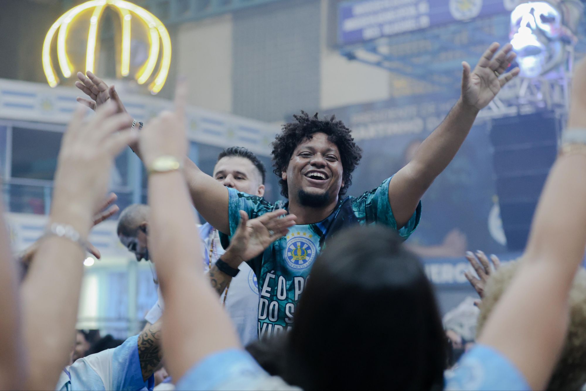 Neto de Martinho da Vila é terceira geração da família a vencer disputa de samba na Vila Isabel