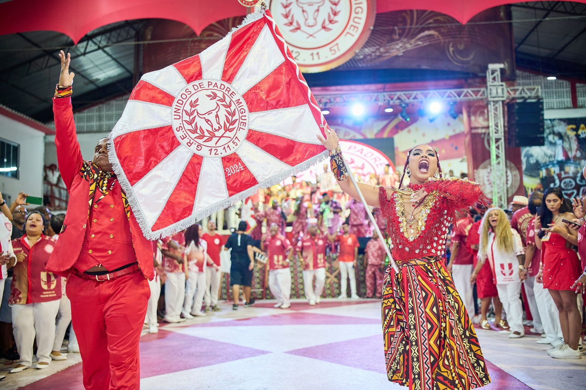 Unidos de Padre Miguel celebra aniversário com grande festa e participação das escolas do Grupo Especial